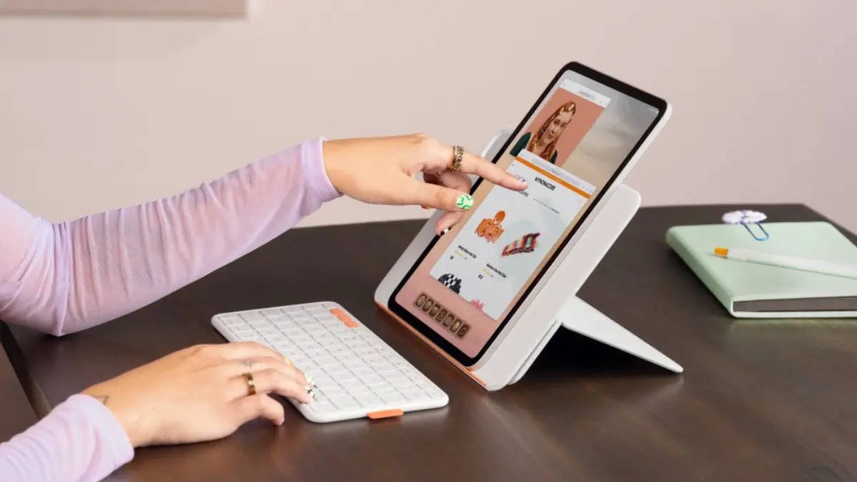 Logitech Flip Folio ipad keyboard — genuine stock at IT World Trading, Bur Dubai, Dubai.